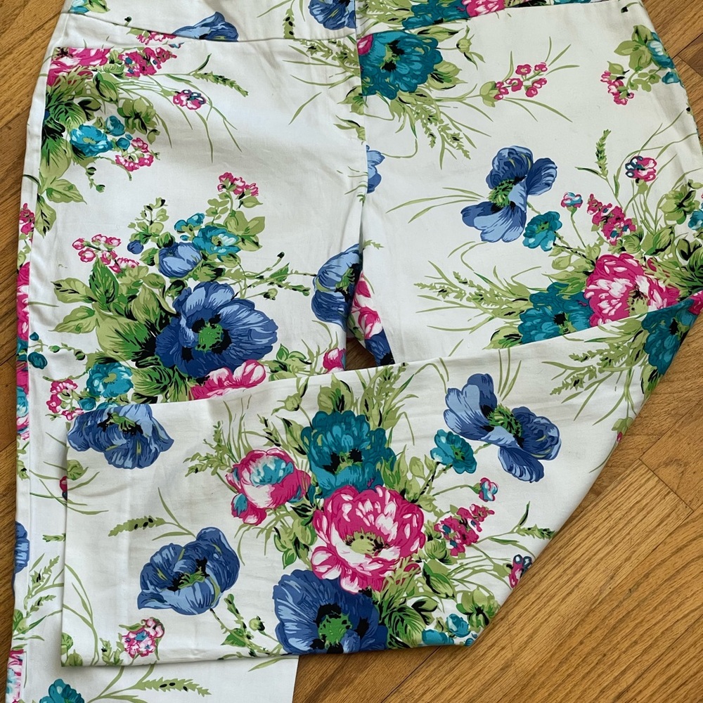 Ricki's Cropped Pants with Green and Pink Floral Design
